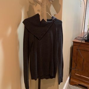 Gap Grey button collar